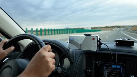 Driver Booking Software Development: How On-Demand Driver Platforms Simplify Transportation Services